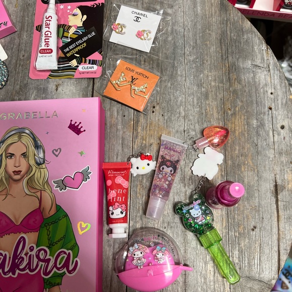 Eyeshadow Bundle - Picture 3 of 6